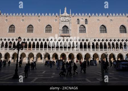 Palazzo Ducale a Venezia, punto di riferimento della città in stile gotico veneziano dal 1340. Foto Stock