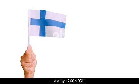 Vento che ondeggia un pennant finlandese tenuto per mano Foto Stock
