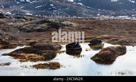 Iliminaq - un villaggio isolato ai margini della baia di Disko nella Groenlandia occidentale Foto Stock