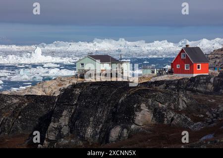 Iliminaq - un villaggio isolato ai margini della baia di Disko nella Groenlandia occidentale Foto Stock