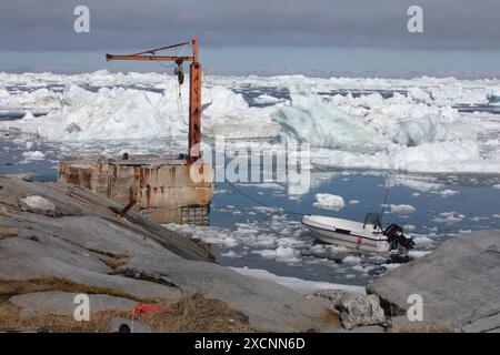 Iliminaq - un villaggio isolato ai margini della baia di Disko nella Groenlandia occidentale Foto Stock