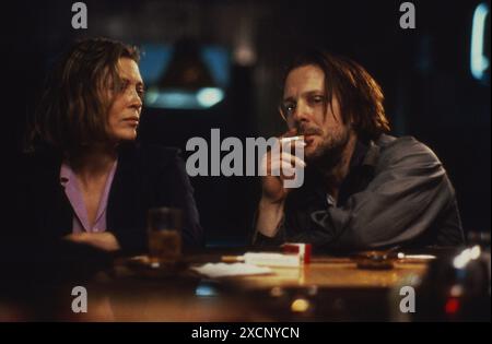 Barfly anno: 1987 USA Mickey Rourke, Faye Dunaway Direttore: Barbet Schroeder limitato all'uso editoriale. Per ulteriori informazioni sulle restrizioni, vedere didascalia. Foto: Andrew Cooper. È vietato riprodurre la fotografia al di fuori del contesto della promozione del film. Deve essere accreditato alla Film Company e/o al fotografo assegnato o autorizzato da/autorizzato sul set dalla Film Company. Limitato all'uso editoriale. Photo12 non concede diritti di pubblicità alle persone rappresentate. Credito: Photo12/7e Art/Golan-Globus Productions Foto Stock