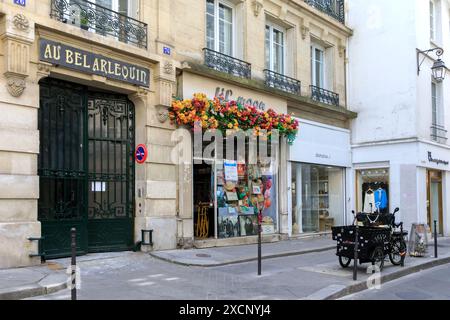 Francia, regione Ile de France, 3° arrondissement di Parigi, le Marais, 74 rue du Temple, negozio 'LIL Moon', facciata fiorita Foto Stock
