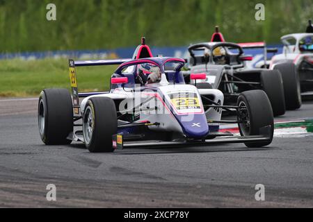 Zack Scoular, Xcel Motorsport, ROKIT F4 British Championship, certificato dalla FIA, tre gare di venti minuti nel weekend sul rapido Thruxton c Foto Stock