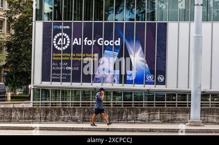 Ein Plakat der Internationalen Fernmeldeunion (ITU) der Verenten Nationen wirbt für den Einsatz der künstlichen Intelligenz kurz KI. (Genf, Schweiz, 0 Foto Stock