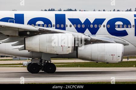 L'Airbus A340-313X di Edelweiss Air ha un totale di quattro motori turbofan CFM International CFM 56 (CFM56-5B4/P in breve). Conosciuto negli Stati Uniti come F Foto Stock