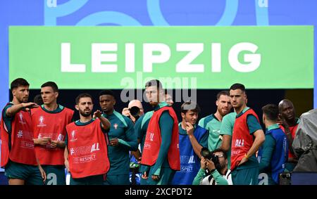Lipsia, Germania. 17 giugno 2024. Arrivo della nazionale portoghese, con Cristiano Ronaldo (centro), per l'allenamento allo stadio di Lipsia. Crediti: Hendrik Schmidt/dpa/Alamy Live News Foto Stock