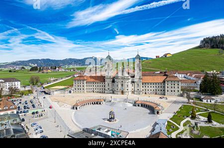 Einsiedeln, Svizzera, 17 marzo 2024: Veduta dall'alto del Monastero di Einsiedeln. Il comune di Einsiedeln è un luogo di pellegrinaggio. (Foto di AN Foto Stock