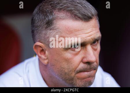 Serhiy Rebrov (allenatore dell'Ucraina) visto durante la partita di UEFA Euro 2024 tra le squadre nazionali di Romania e Ucraina all'Allianz Arena. Punteggio finale; Romania 3:0 Ucraina (foto di Maciej Rogowski / SOPA Images/Sipa USA) Foto Stock