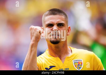 Monaco, Germania. 17 giugno 2024. Razvan Marin (Romania) ha visto celebrare un gol durante la partita di UEFA Euro 2024 tra le squadre nazionali di Romania e Ucraina all'Allianz Arena. Punteggio finale; Romania 3:0 Ucraina credito: SOPA Images Limited/Alamy Live News Foto Stock