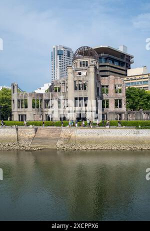 Atomic Bomb Dome o A-Bomb Dome (Genbaku Dome-mae) a Hiroshima in Giappone Foto Stock