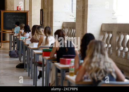 Roma, Italia. 21 giugno 2023. Foto Cecilia Fabiano / LaPresse 21 -6 -2023-Roma Italia - Cronaca -Maturità 2023 prima prova italiano nella foto : studentesse e studenti del liceo Visconti 21 giugno 2023 - Roma Italia - News - esami finali 2023 la prima prova - nella foto : studenti del Liceo Visconti crediti: LaPresse/Alamy Live News Foto Stock