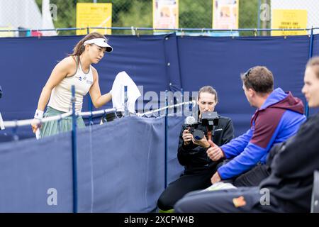 Ilkley, Regno Unito, 18 giugno 2024, Elena Gabriela RUSE vs Yuriko Lily MIYAZAKI presso l'Ilkley Lawn Tennis and Squash Club, credito Aaron Badkin/Alamy Live News. Foto Stock