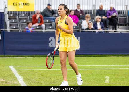 Ilkley, Regno Unito, 18 giugno 2024, Elena Gabriela RUSE vs Yuriko Lily MIYAZAKI presso l'Ilkley Lawn Tennis and Squash Club, credito Aaron Badkin/Alamy Live News. Foto Stock