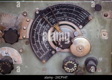 Radio militare dell'URSS durante la seconda guerra mondiale. Oggetti storici dell'epoca dell'Unione Sovietica. Traduzione dal russo: Intervallo, volume c Foto Stock