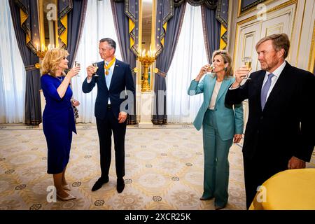 Amsterdam, Paesi Bassi, 18-06-2024 Re Willem Alexander conferisce a Richard Krajicek la Medaglia d'Onore per il progresso e l'Ingenuity nell'ordine della Casa di Orange Nassau credito: NLBeeld/Patrick van Emst credito: Bruno Press/Alamy Live News Foto Stock