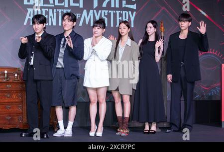 18 giugno 2024 – Seoul, Corea del Sud: (L to R) attori sudcoreani Lee Yong-jin, John Park, Lee Eun-ji, attrice e cantante Hyeri, ex membro del gruppo femminile K-Pop Girls Day, attrice e cantante Karina, membro del gruppo femminile K-Pop Easpa, e l'attore Kim Do-hoon, partecipa a una chiamata fotografica per la conferenza stampa Agents of Mystery di Netflix al Naru Hotel di Seoul, Corea del Sud, il 18 giugno 2024. (Foto di Lee Young-ho/Sipa USA) Foto Stock