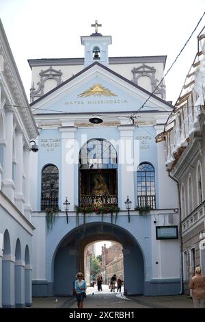 Vilnius, Lituania - 4 settembre 2023 - la porta dell'Alba con la cappella di nostra Signora Foto Stock