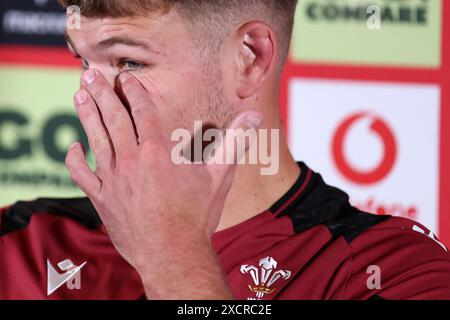 Cardiff, Regno Unito. 18 giugno 2024. Taine Plumtree del Galles parla ai media in anticipo rispetto alla sua scelta per giocare contro il Sudafrica questo fine settimana. Conferenza stampa di annuncio della squadra di rugby gallese presso il vale Resort, vale of Glamorgan, martedì 18 giugno 2024. foto di Andrew Orchard/Andrew Orchard Sports Photography/ Alamy Live News Credit: Andrew Orchard Sports Photography/Alamy Live News Foto Stock
