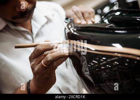 Reportage girato alla Royal Enfield Motorcycle Factory di Chennai, India Foto Stock