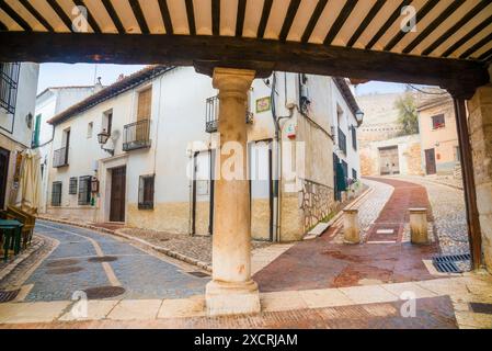 Due strade dalla piazza principale. Chinchon, provincia di Madrid, Spagna. Foto Stock