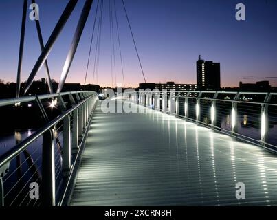 L'iconico cavo pedonale è rimasto sul fiume Usk a Newport, Gwent Foto Stock