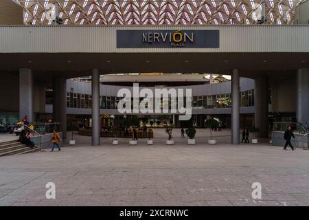 Siviglia, Spagna. 8 febbraio 2024 - centro commerciale Nervion Plaza Foto Stock
