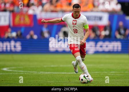 Amburgo, Germania. 16 giugno 2024. Piotr Zielinski polacco durante la partita di UEFA Euro 2024 tra Polonia e Paesi Bassi, gruppo D, data 1, giocata al Volksparkstadion il 16 giugno 2024 ad Amburgo, Germania. (Foto di Bagu Blanco/ PRESSINPHOTO) credito: PRESSINPHOTO SPORTS AGENCY/Alamy Live News Foto Stock