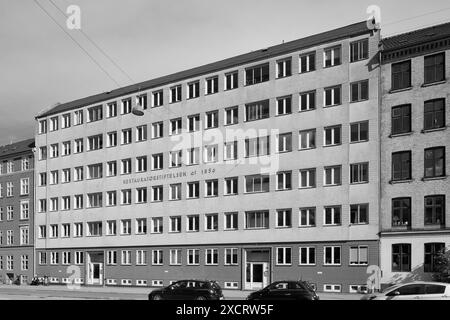 Restauratørstiftelsen, edificio di appartamenti progettato da Christian Mandrup-Poulsen, 1938; Øster Voldgade, Copenaghen, Danimarca Foto Stock