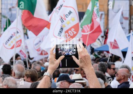 Roma, Italia. 18 giugno 2024. Manifestazione convocata dai partiti di opposizione per la difesa della Costituzione italiana, Piazza Santi Apostoli a Roma, Marted&#xec; 18 giugno 2024 (foto Mauro Scrobogna/LaPresse) manifestazione indetta dai partiti di opposizione per la difesa della Costituzione italiana, Piazza Santi Apostoli a Roma martedì 18 giugno 2024 (foto di Mauro Scrobogna/LaPresse) crediti: LaPresse/Alamy Live News Foto Stock