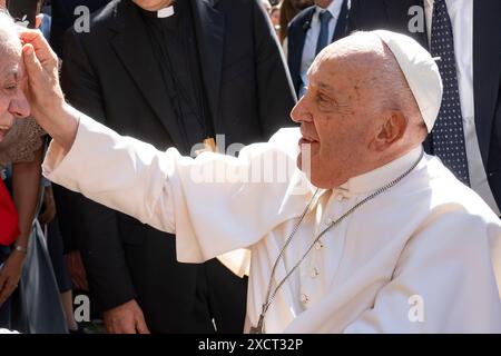 Papa Francesco in visita pastorale nel giugno 2024. Crediti: Luigi de Pompeis/Alamy Live News Stock Photos Foto Stock