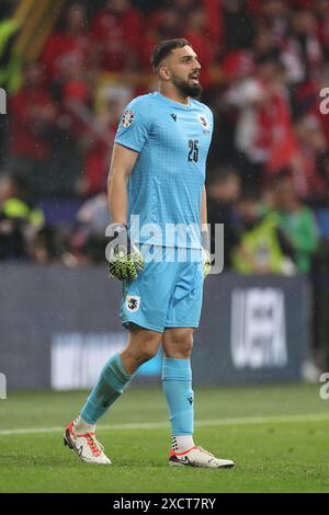 Dortmund, Germania. 18 giugno 2024. Georgia Mamardashvili, Giorgi portiere Valencia CF durante la partita Turchia contro Georgia, UEFA Euro 2024 turno 1 gruppo F al BVB Stadion, Dortmund, Germania il 18 giugno 2024 credito: Every Second Media/Alamy Live News Foto Stock