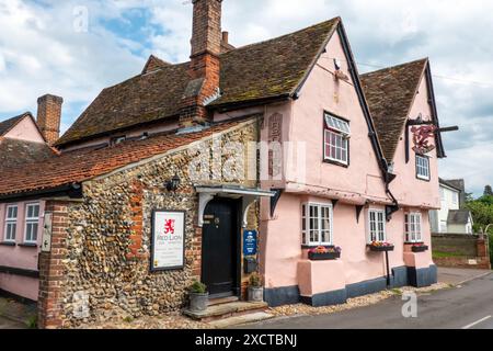 Il Red Lion Inn, edificio storico classificato Grade II nel villaggio di Hinxton Cambridgeshire, è un pub ristorante con pernottamento e prima colazione Foto Stock