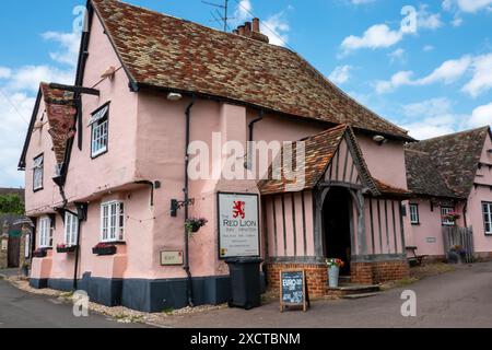 Il Red Lion Inn, edificio storico classificato Grade II nel villaggio di Hinxton Cambridgeshire, è un pub ristorante con pernottamento e prima colazione Foto Stock