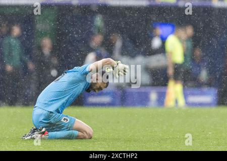 BVB Stadion Dortmund, Dortmund, Germania. 18 giugno 2024. Euro 2024 gruppo F calcio, Turchia contro Georgia; Giorgi Mamardashvili (GEO) batte il campo dopo aver segnato un gol Credit: Action Plus Sports/Alamy Live News Foto Stock