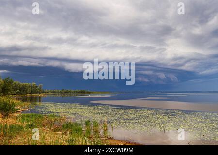 Tempesta sul Chiemsee, Germania, Baviera, Lago Chiemsee, Grabenstaett Foto Stock