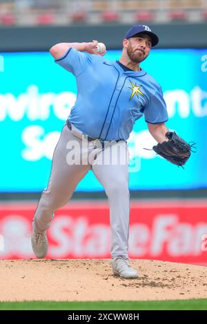 Minneapolis, Minnesota, Stati Uniti. 18 giugno 2024. Il lanciatore titolare dei Tampa Bay Rays AARON CIVALE (34) durante una partita di baseball della MLB tra i Minnesota Twins e i Tampa Bay Rays al Target Field. I Twins vinsero 7-6. (Immagine di credito: © Steven Garcia/ZUMA Press Wire) SOLO PER USO EDITORIALE! Non per USO commerciale! Foto Stock