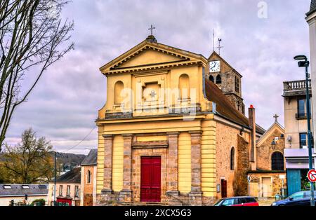 Chiesa cattolica Saint-Martin Saint-Laurent a Orsay, dipartimento francese dell'Essonne Foto Stock