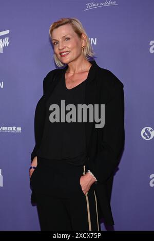 Sanna Englund beim Moin Mittsommer Jahresempfang 2023 der Filmförderung Hamburg Schleswig-Holstein im Theater Kampnagel. Amburgo, 18.06.2024 Sanna Englund beim Moin Mittsommerfest auf Kampnagel., Amburgo Amburgo Deutschland Kampnagel *** Sanna Englund al Moin Mittsommer Annual Reception 2023 di Filmförderung Hamburg Schleswig Holstein al Theater Kampnagel Hamburg, 18 06 2024 Sanna Englund al Moin Mittsommerfest a Kampnagel , Amburgo Germania Kampnagel Foto Stock