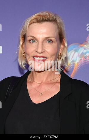 Sanna Englund beim Moin Mittsommer Jahresempfang 2023 der Filmförderung Hamburg Schleswig-Holstein im Theater Kampnagel. Amburgo, 18.06.2024 Sanna Englund beim Moin Mittsommerfest auf Kampnagel., Amburgo Amburgo Deutschland Kampnagel *** Sanna Englund al Moin Mittsommer Annual Reception 2023 di Filmförderung Hamburg Schleswig Holstein al Theater Kampnagel Hamburg, 18 06 2024 Sanna Englund al Moin Mittsommerfest a Kampnagel , Amburgo Germania Kampnagel Foto Stock