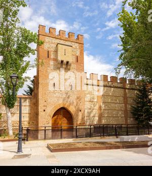 L'ingresso principale della Torre XIV: La porta di Albacar a Alcalá de Henares, Madrid, costruita nel XIV secolo. Alcala de Henares, Spagna. Foto Stock