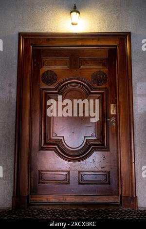 Una porta nel municipio di Ginevra, Svizzera, 21 maggio 2023. Une porte dans les locaux de l Hotel de ville de Geneve en Suisse le 21 mai 2023. Foto Stock