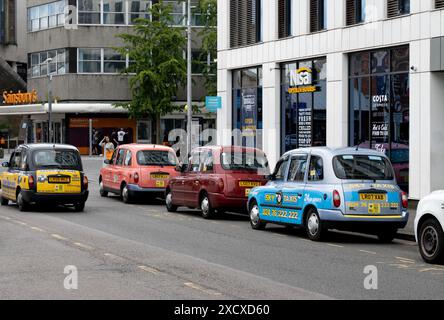 Taxi in Hales Street, centro di Coventry, West Midlands, Inghilterra, Regno Unito Foto Stock