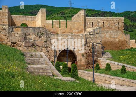 La porta occidentale (Dagh-Kapy) nell'antica fortezza di Naryn-Kala, Derbent. Repubblica del Daghestan, Russia Foto Stock