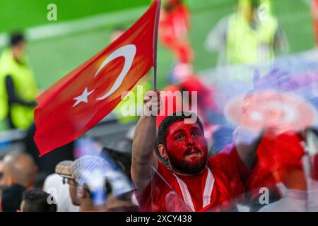 Dortmund, Germania. 18 giugno 2024. Tifoso della Turchia durante una partita di calcio tra le squadre nazionali di Turchia e Georgia nella prima giornata del gruppo F nella fase a gironi del torneo UEFA Euro 2024, martedì 18 giugno 2024 a Dortmund, Germania . Crediti: Sportpix/Alamy Live News Foto Stock