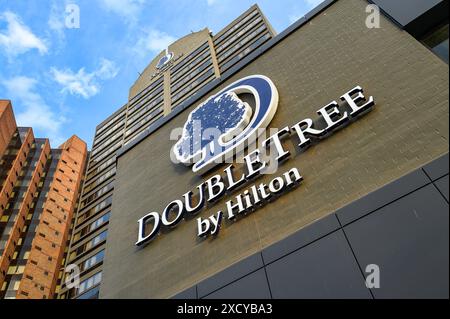 Double Tree by Hilton, insegna o logo aziendale Foto Stock