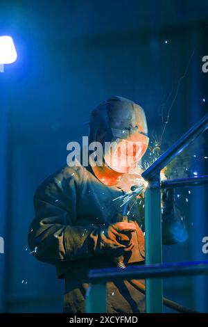 Saldatore. Industria. Gipuzkoa. Paese basco. Spagna. Foto Stock