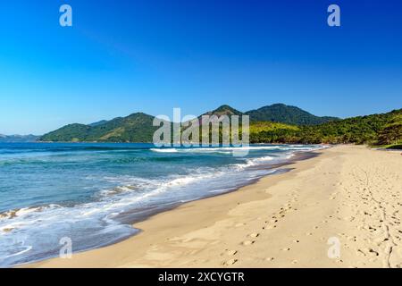 Vista panoramica della spiaggia di Bonete sull'isola di Ilhabela Foto Stock