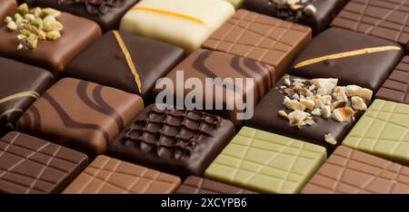 primo piano di cioccolatini assortiti Foto Stock