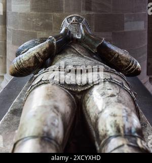 Tomba effigie di Sir Richard Pembridge nella cattedrale di Hereford situata vicino al font sul lato sud della navata. Foto Stock